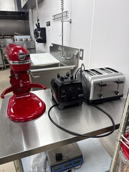 More Photos Of 4820 Augusta Rd, Garden City Freestanding For Lease