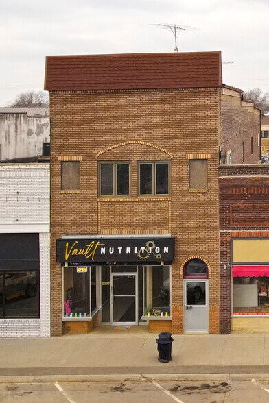 More Photos Of 104 N Wilson Ave, Jefferson Storefront For Sale