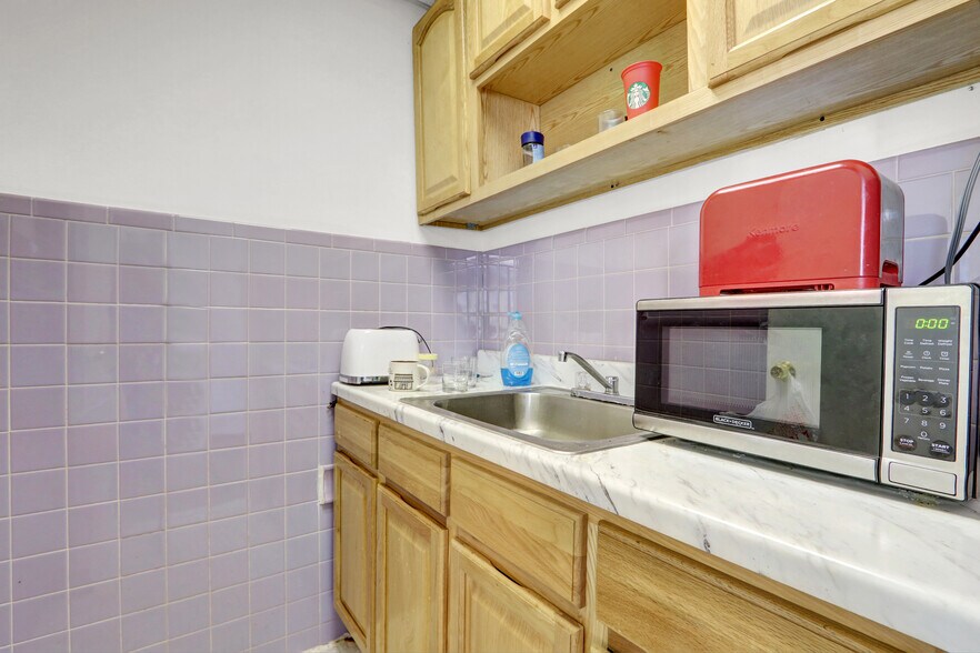 More Photos Of 1438 Wantagh Ave, Wantagh Freestanding For Lease