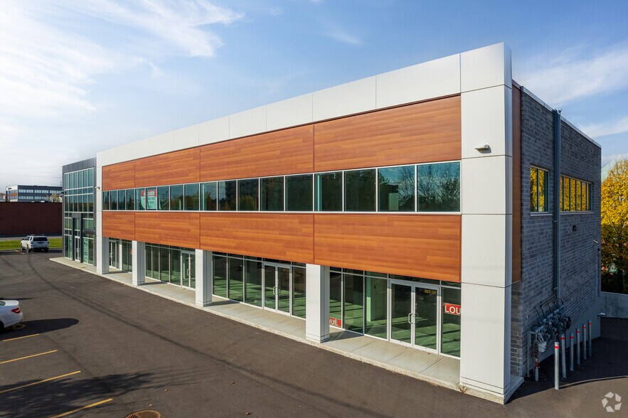 More Photos Of 90 Boul Taschereau, La Prairie General Retail For Sale