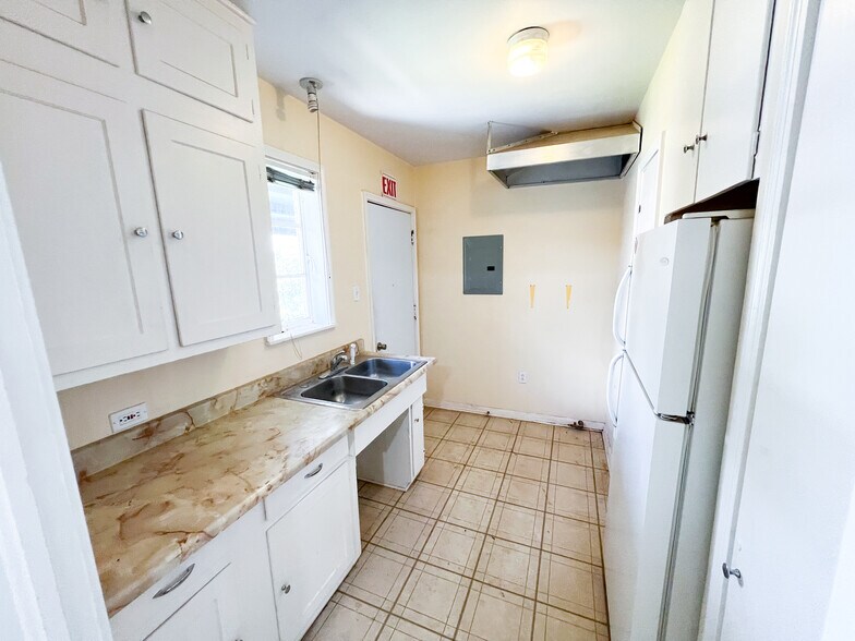 More Photos Of 1306 W Wall St, Midland Office For Lease