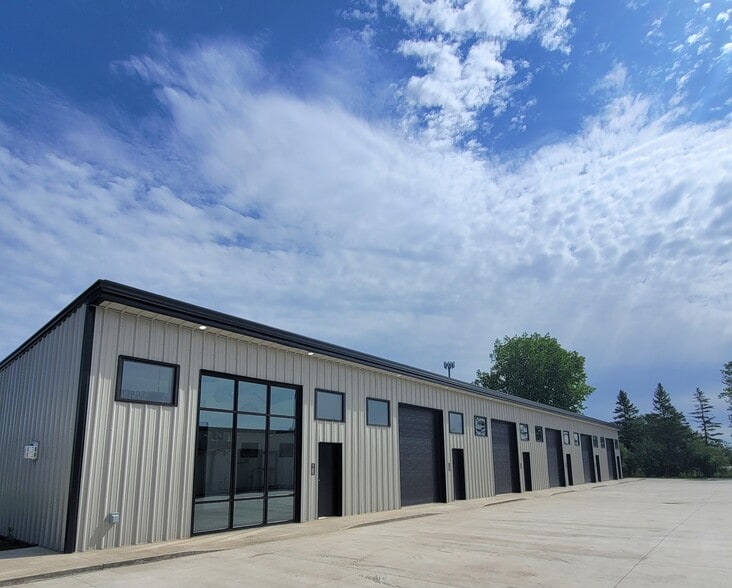 More Photos Of 2975 Heartland Dr, Grand Forks Flex For Lease