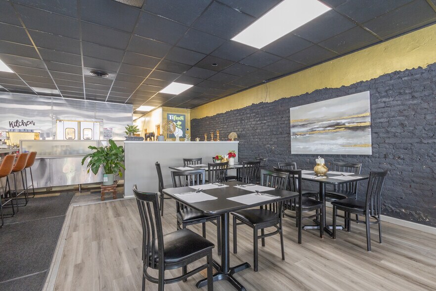 More Photos Of 122 W Whitner St, Anderson Restaurant For Lease