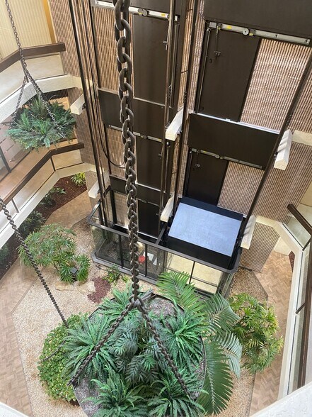 More Photos Of 720 Goodlette Rd N, Naples Medical For Lease