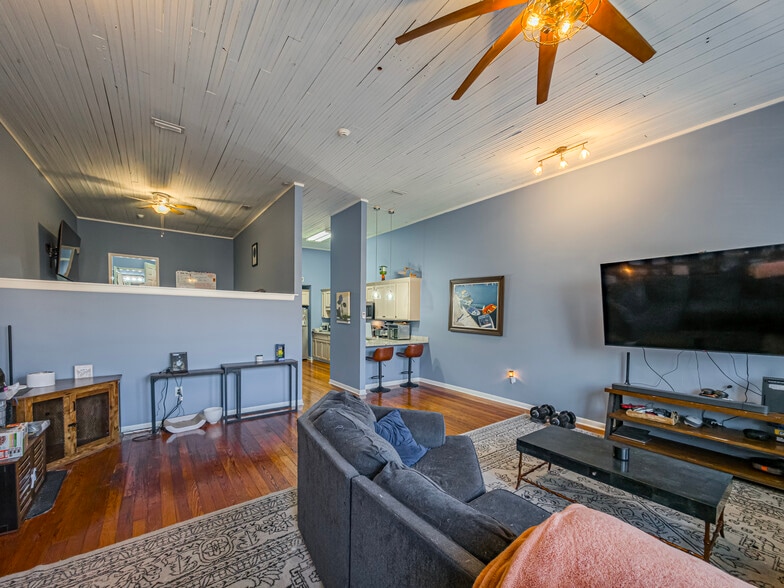 More Photos Of 114 N Patterson, Valdosta Storefront Retail Office For Sale