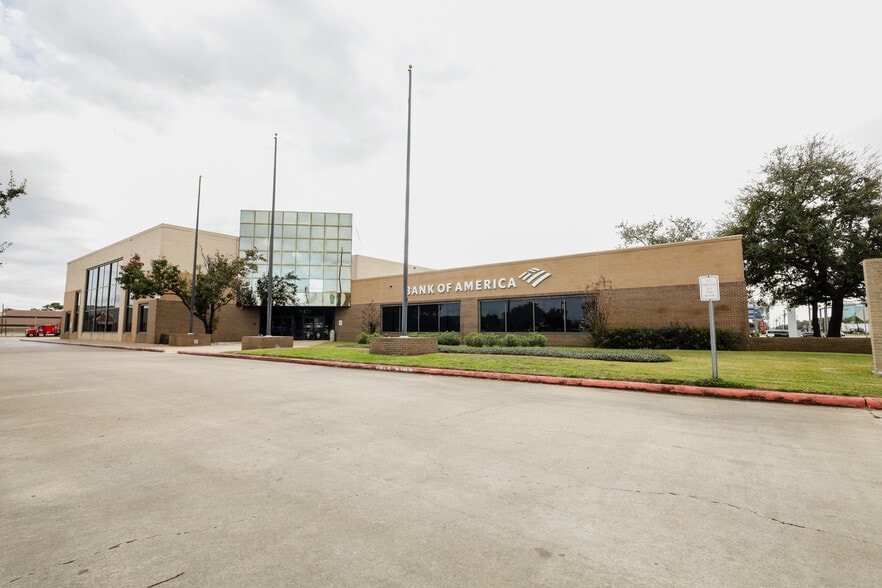 Primary Photo Of 4000 Garth Rd, Baytown Medical For Sale