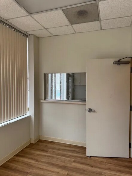 More Photos Of 2306-2310 W Touhy Ave, Chicago Apartments For Lease