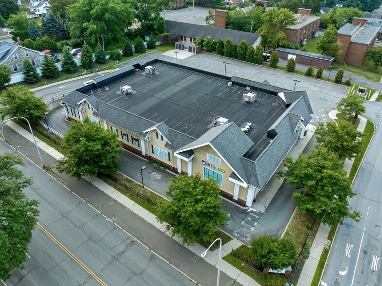 More Photos Of 272 Hoosick St, Troy Freestanding For Lease