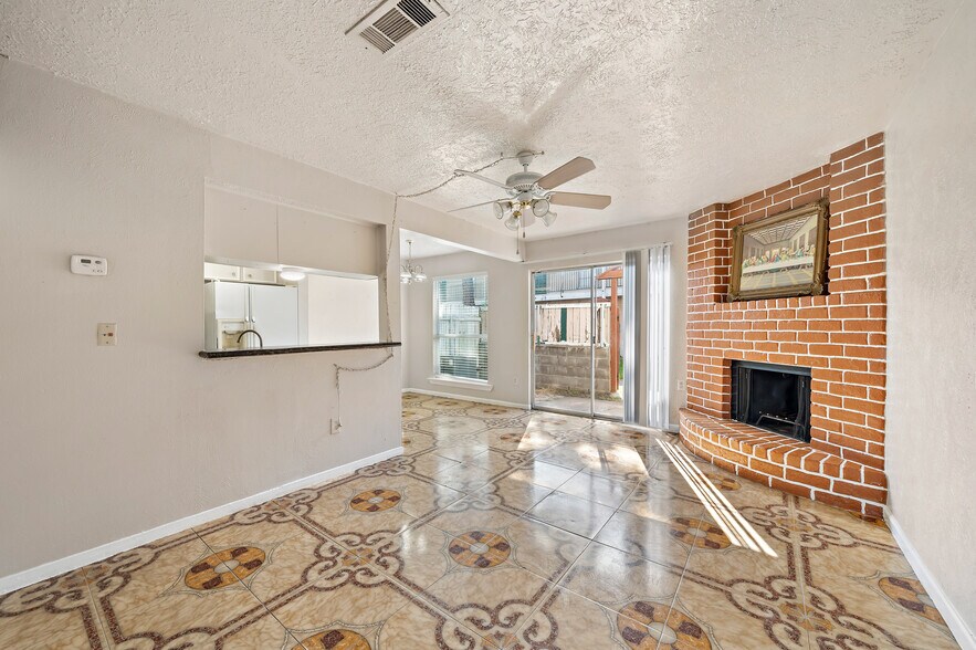 More Photos Of 2323 Burke, Pasadena Apartments For Sale