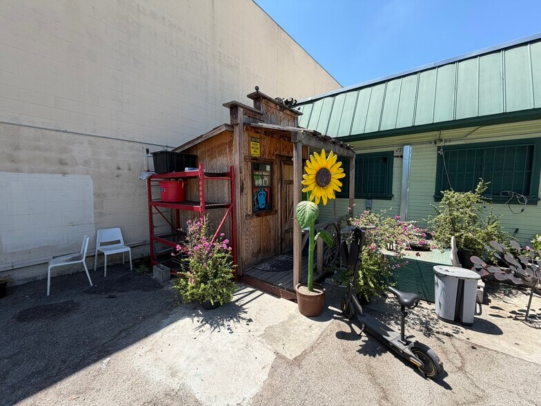 More Photos Of 480 S Rosemead Blvd, Pasadena Office For Sale
