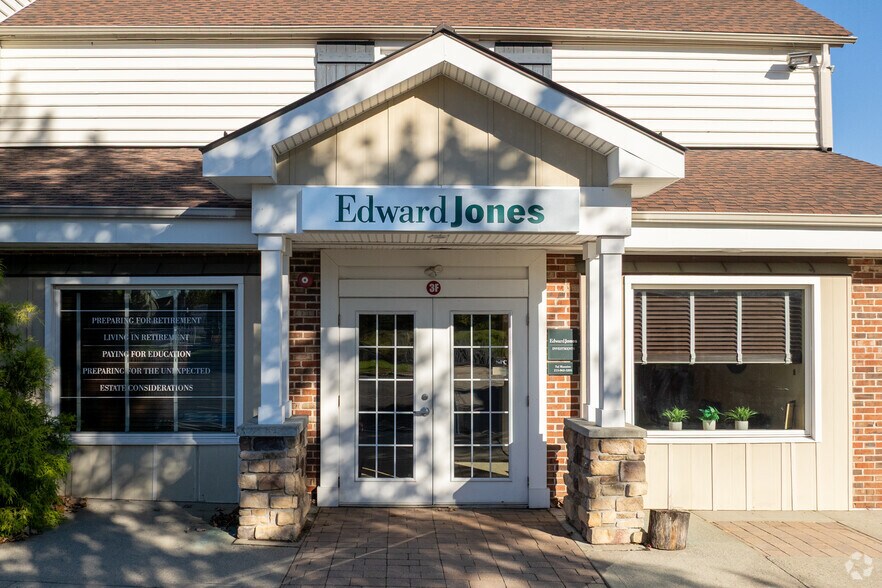 More Photos Of 5860 Lower York Rd, Lahaska Storefront Retail Office For Lease
