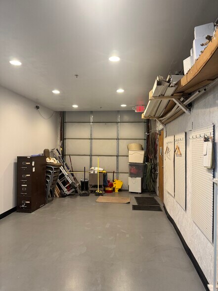 More Photos Of 8740 Cherry Ln, Laurel Light Manufacturing For Sale