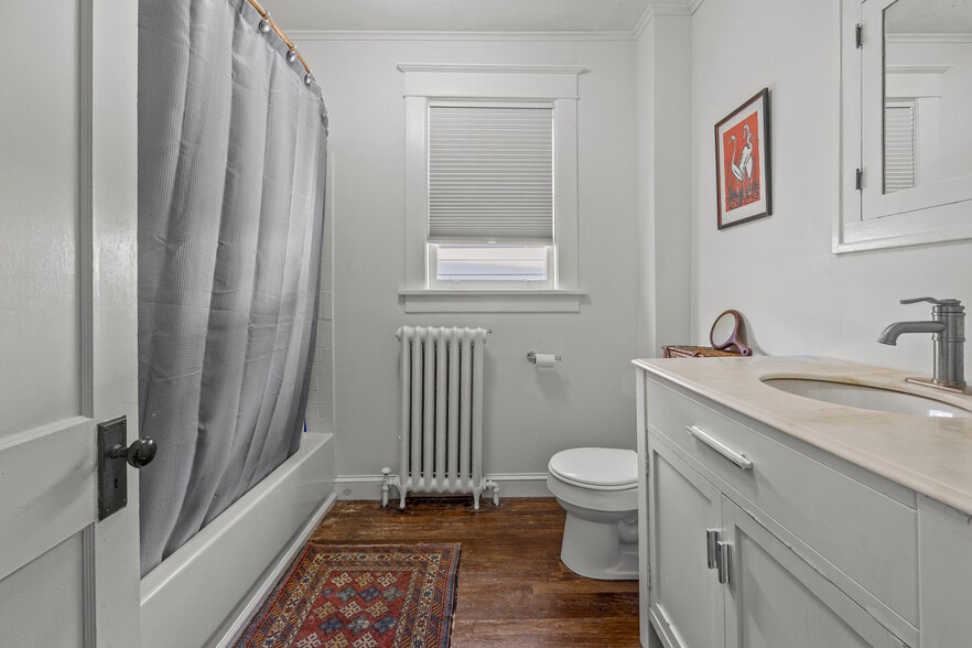 More Photos Of 128 Green St, Hudson Storefront Retail Residential For Sale