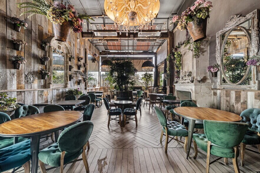 More Photos Of 8928-8930 Santa Monica Blvd, West Hollywood Restaurant For Lease