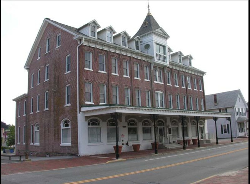 More Photos Of 24 NW Front St, Milford Office For Lease