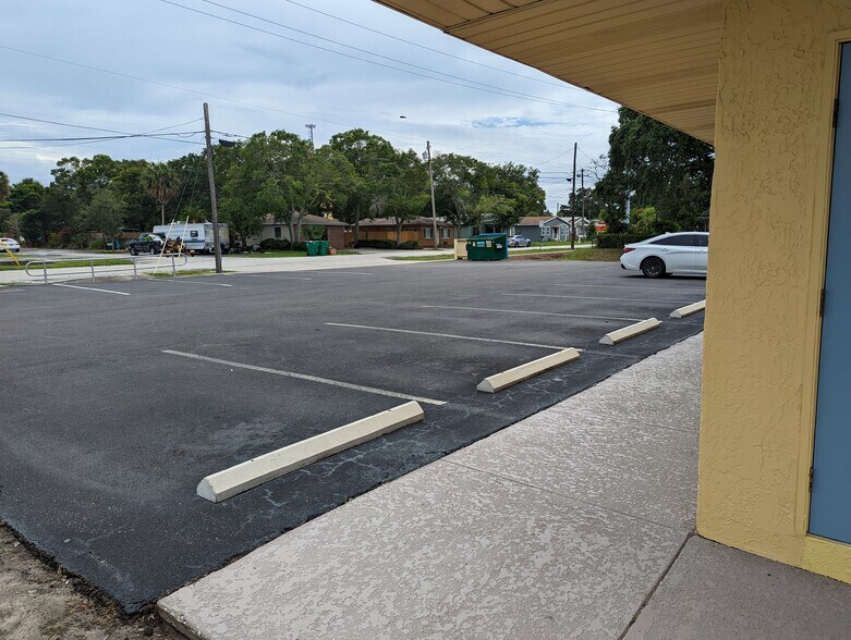 More Photos Of 7120-7190 Seminole Blvd, Seminole Office For Lease