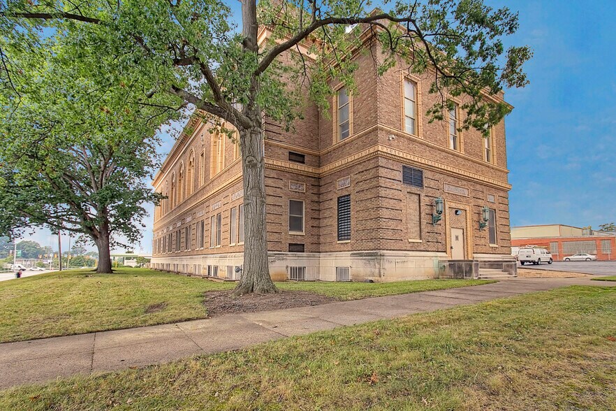 More Photos Of 2216 Norwood Ave, Cincinnati Office For Sale