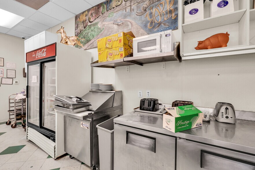 More Photos Of 114 Horizon Park Dr, Savannah Restaurant For Sale