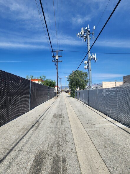 More Photos Of 953 S Raymond Ave, Pasadena Service For Lease
