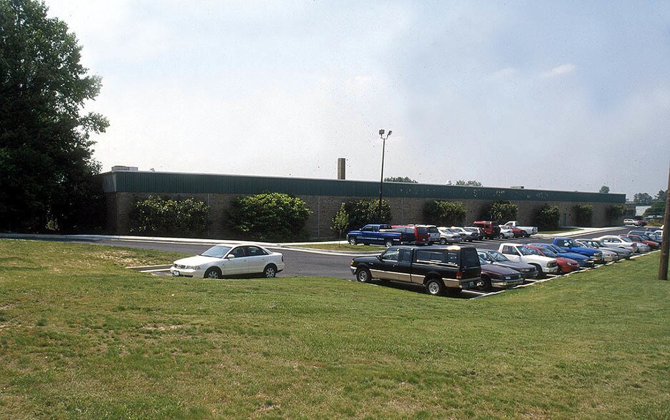 More Photos Of 5317 Peachtree Industrial Blvd, Chamblee Self Storage For Lease