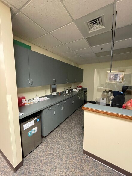 More Photos Of 100 Simsbury Rd, Avon Medical For Lease