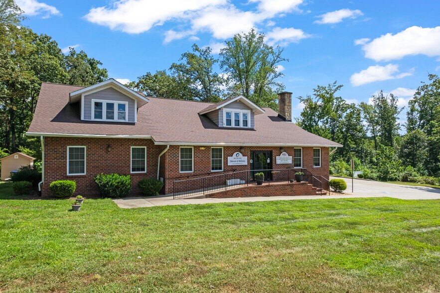 Primary Photo Of 412 Cambridge St, Fredericksburg Medical For Lease