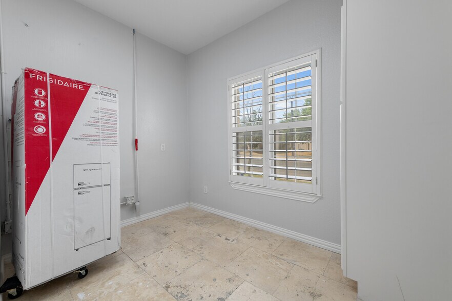 More Photos Of 103 Thousand Oaks Blvd, Georgetown Medical For Lease