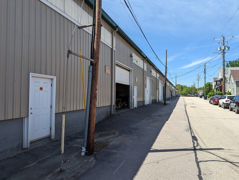 More Photos Of 120 E Hollis St, Nashua Warehouse For Lease