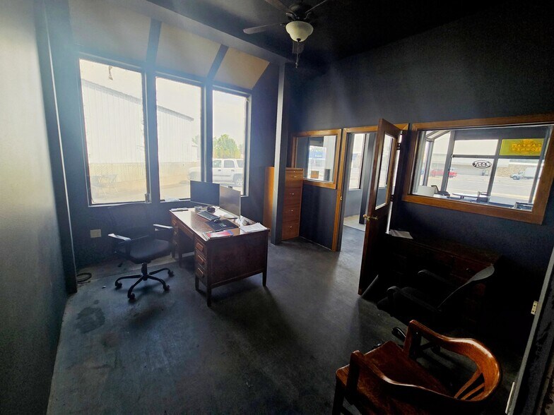 More Photos Of 300 Diagonal St, Clarkston Auto Repair For Sale