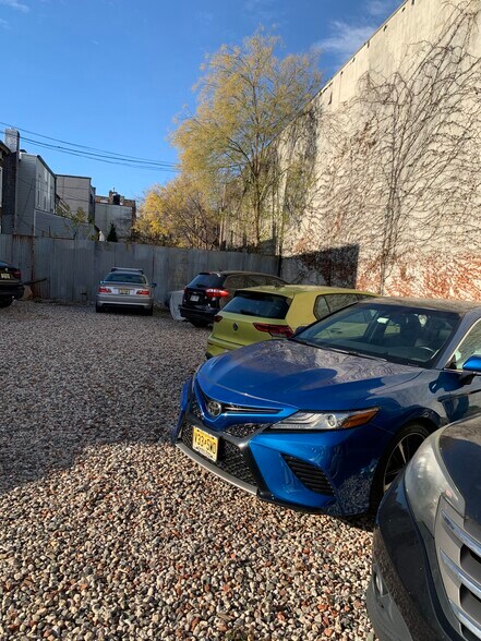 More Photos Of 95 Jefferson St, Brooklyn Industrial For Sale