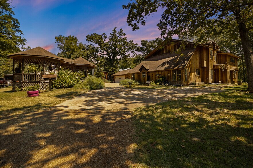 More Photos Of 750 N US Highway 287, Palestine Multifamily For Sale