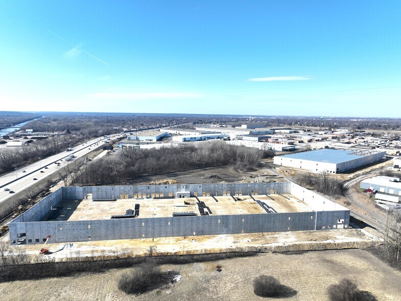 More Photos Of 12201 Griffith Ctr, Alsip Distribution For Lease