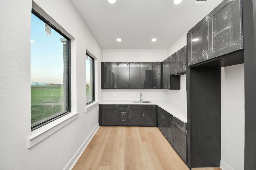 More Photos Of 220 Bella Katy Dr, Katy Office Residential For Lease