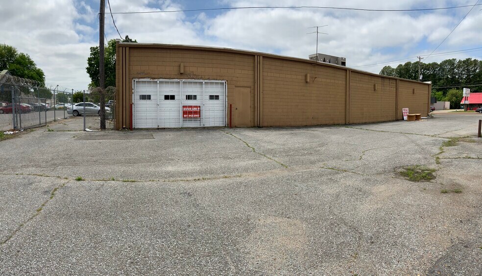 More Photos Of 4566 Elvis Presley Blvd, Memphis Freestanding For Sale