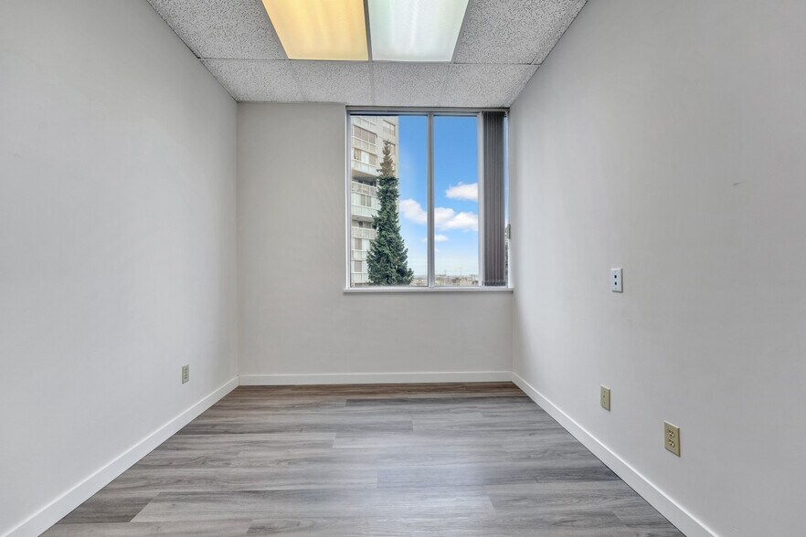 More Photos Of 11861 88 Av, Delta Office For Lease