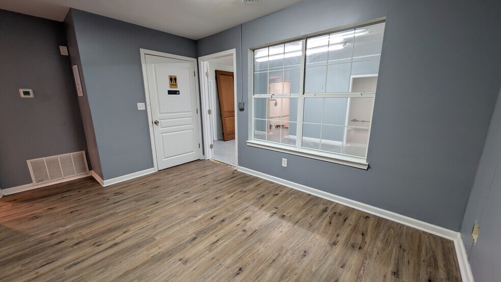 More Photos Of 515 Mountain Dr, Destin Flex For Lease
