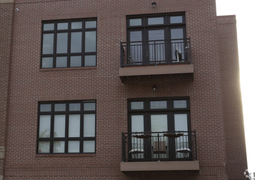 More Photos Of 301 Augusta St, Greenville Office Residential For Lease