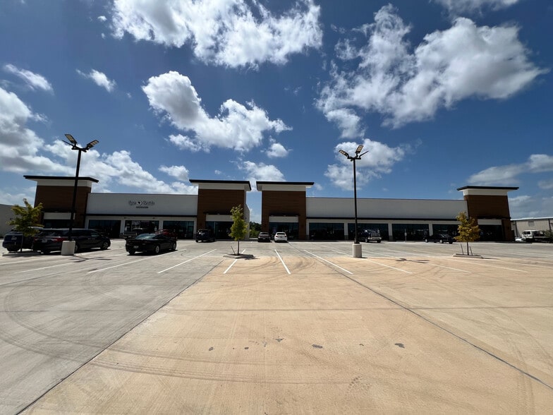 More Photos Of 13439 W Bellfort Ave, Sugar Land Freestanding For Lease