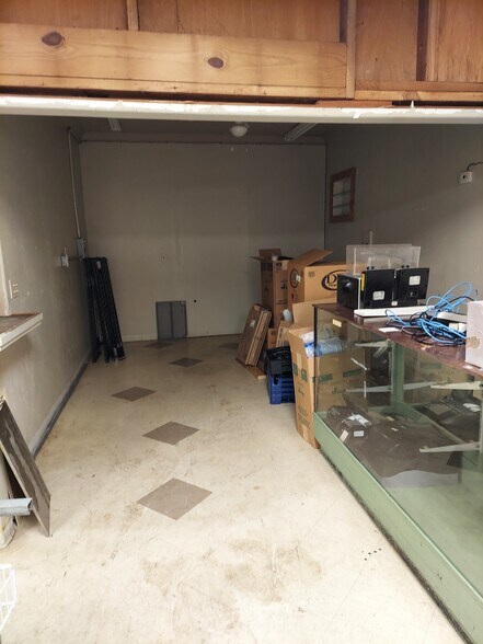 More Photos Of 101 Caldwell St, Paris Restaurant For Lease