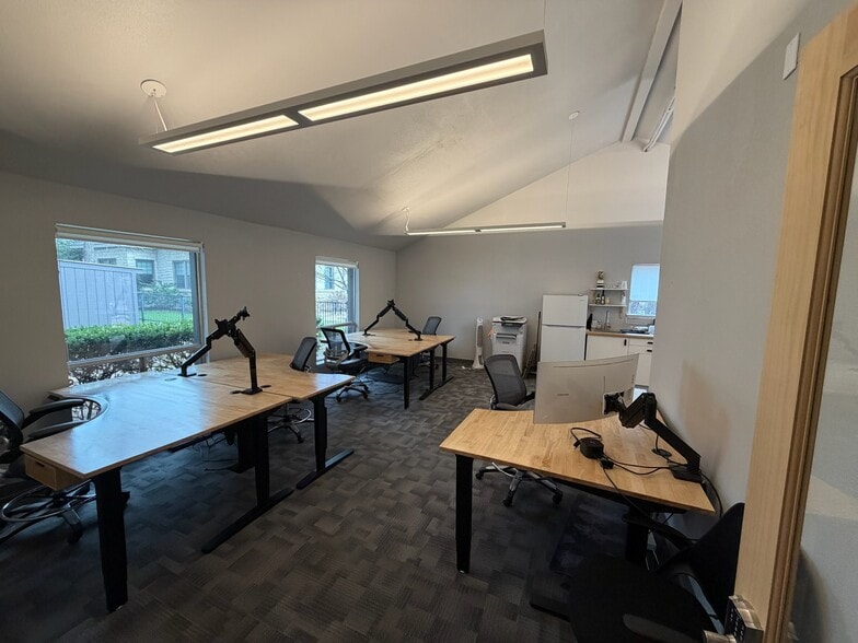 More Photos Of 411 W Main St, Round Rock Unknown For Lease