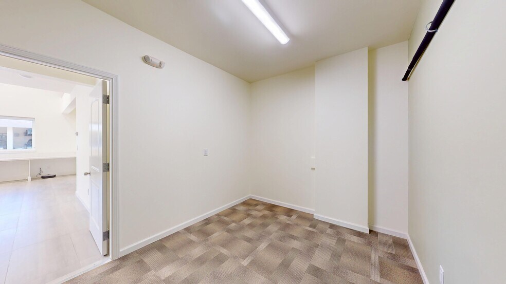 More Photos Of 524 Mokauea St, Honolulu Warehouse For Lease