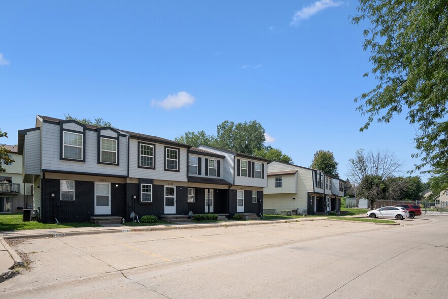 More Photos Of 2517 Sylvan Glen Ct, Iowa City Apartments For Sale