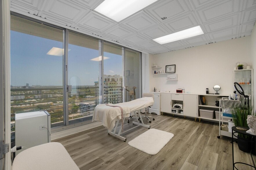 More Photos Of 1720 Harrison St, Hollywood Office Residential For Lease