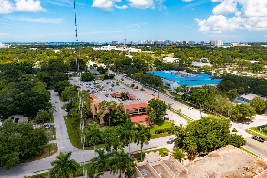 More Photos Of 2650 Bahia Vista St, Sarasota Medical For Sale