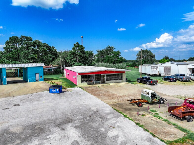 More Photos Of 604 Frisco St, Cumby Flex For Sale