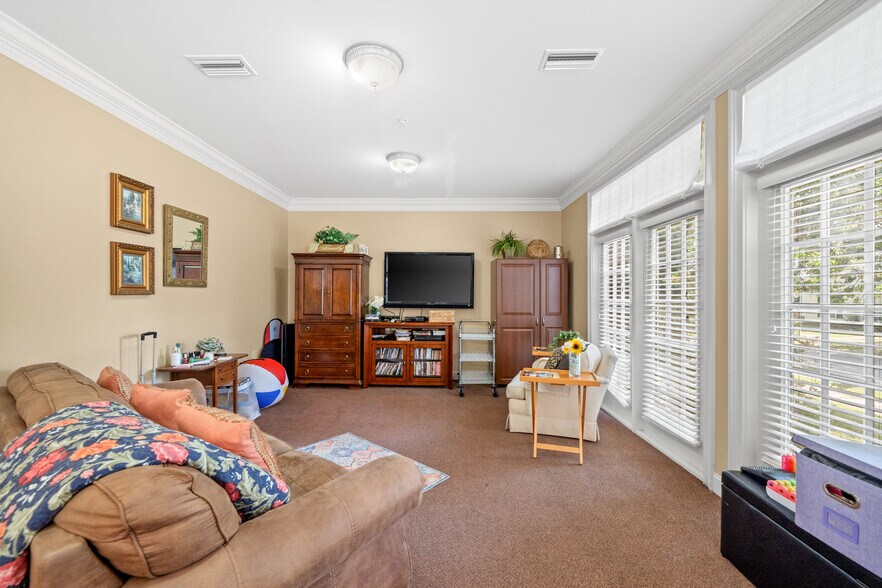 More Photos Of 10171 Papa George St, Daphne Congregate Senior Housing For Lease