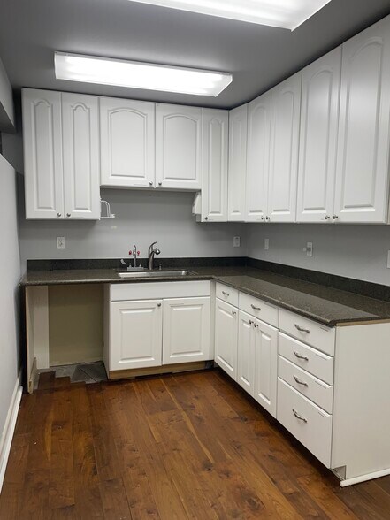 More Photos Of 350 Rose St, Danville Medical For Sale