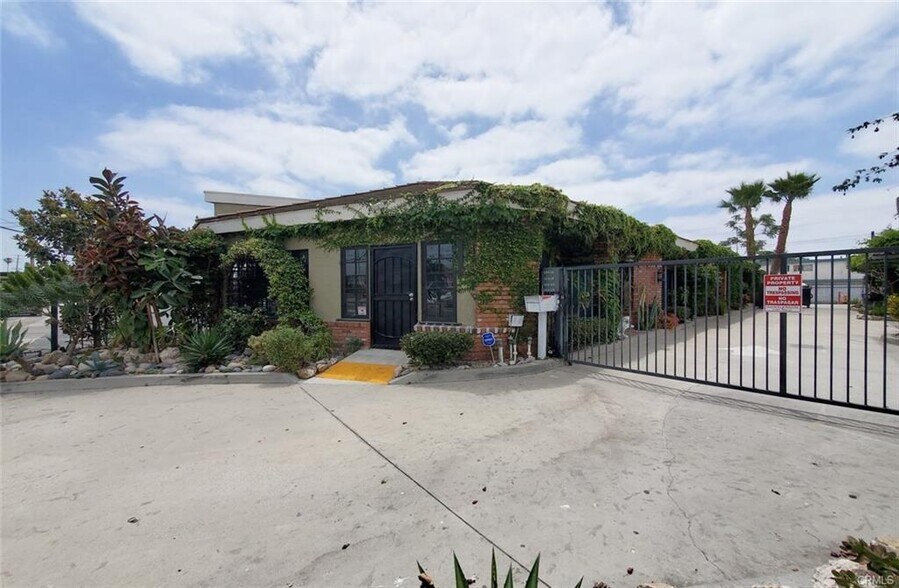 More Photos Of 10616-10622 Katella Ave, Anaheim Loft Creative Space For Sale