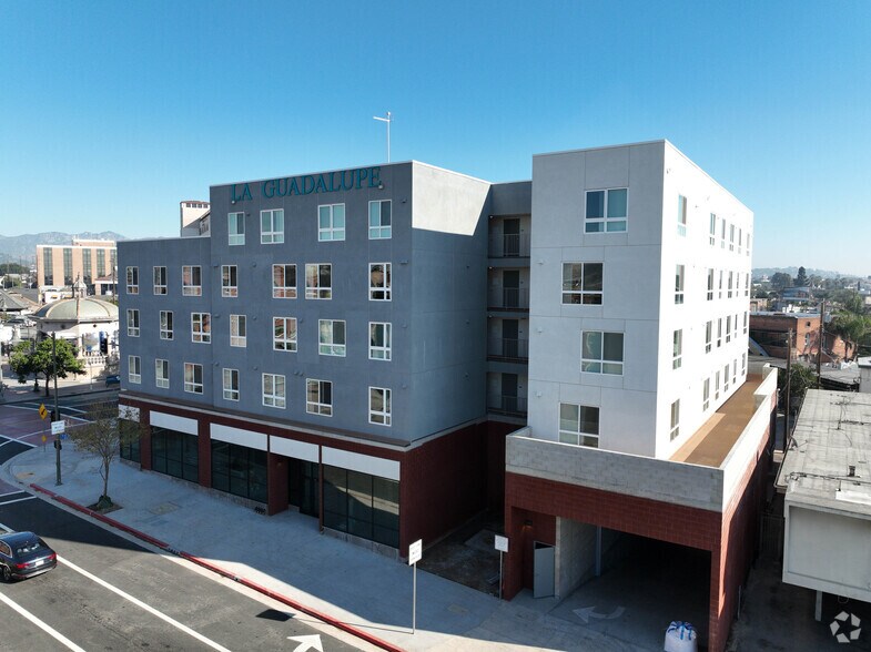 More Photos Of 110 S Boyle Ave, Los Angeles Apartments For Lease