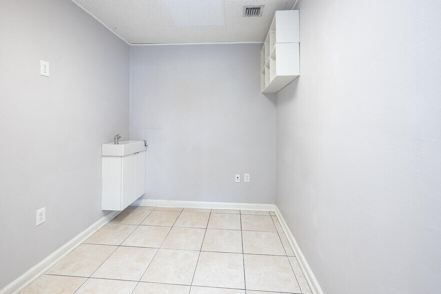 More Photos Of 7480 Fairway Dr, Miami Lakes Medical For Lease